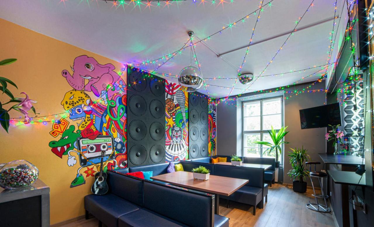 Let'S Rock Party Hostel! Age Limit From 18 Until 40! คราคูฟ ภายนอก รูปภาพ