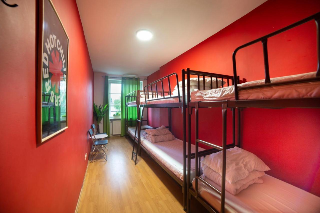 Let'S Rock Party Hostel! Age Limit From 18 Until 40! คราคูฟ ภายนอก รูปภาพ