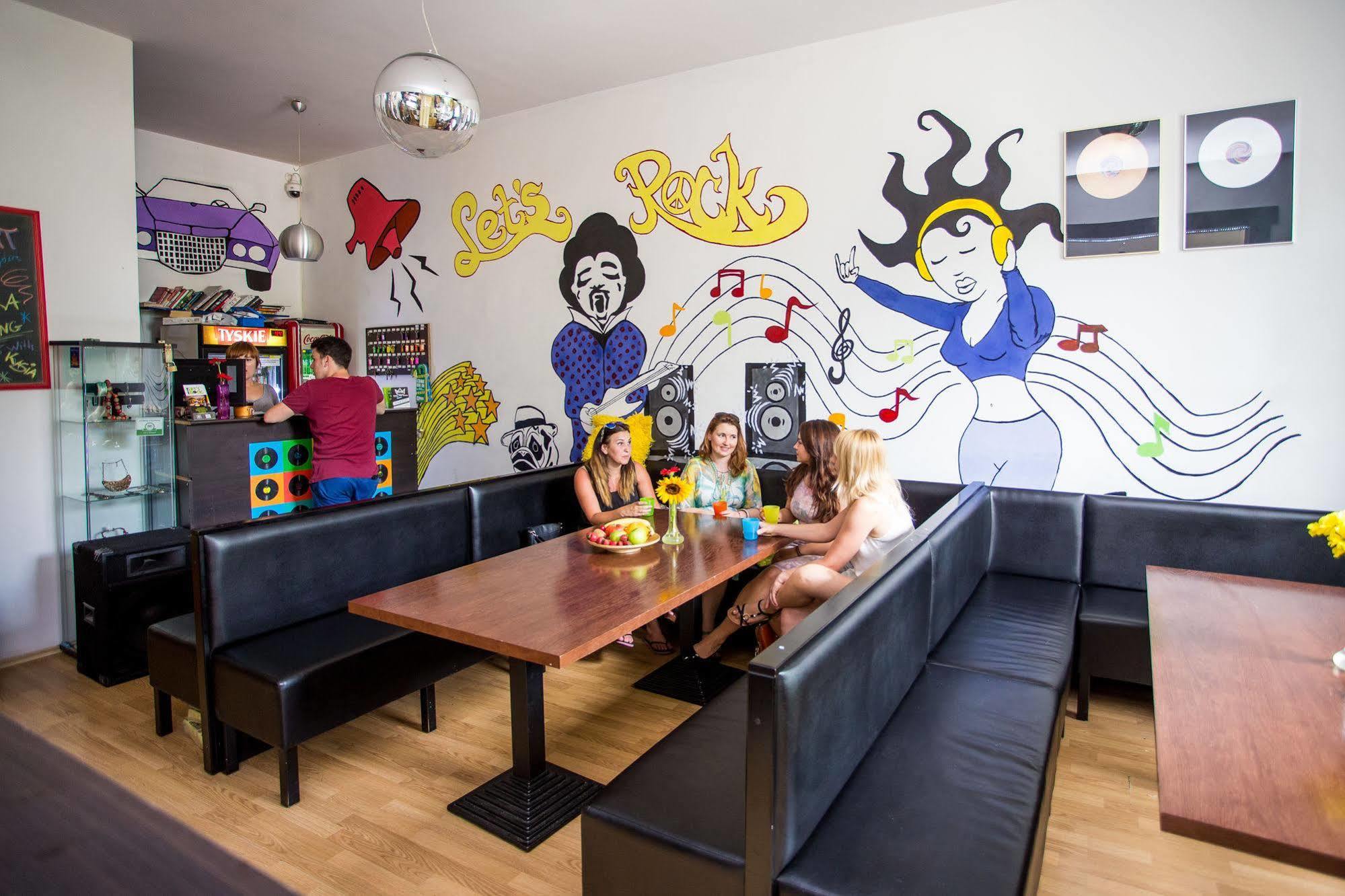 Let'S Rock Party Hostel! Age Limit From 18 Until 40! คราคูฟ ภายนอก รูปภาพ