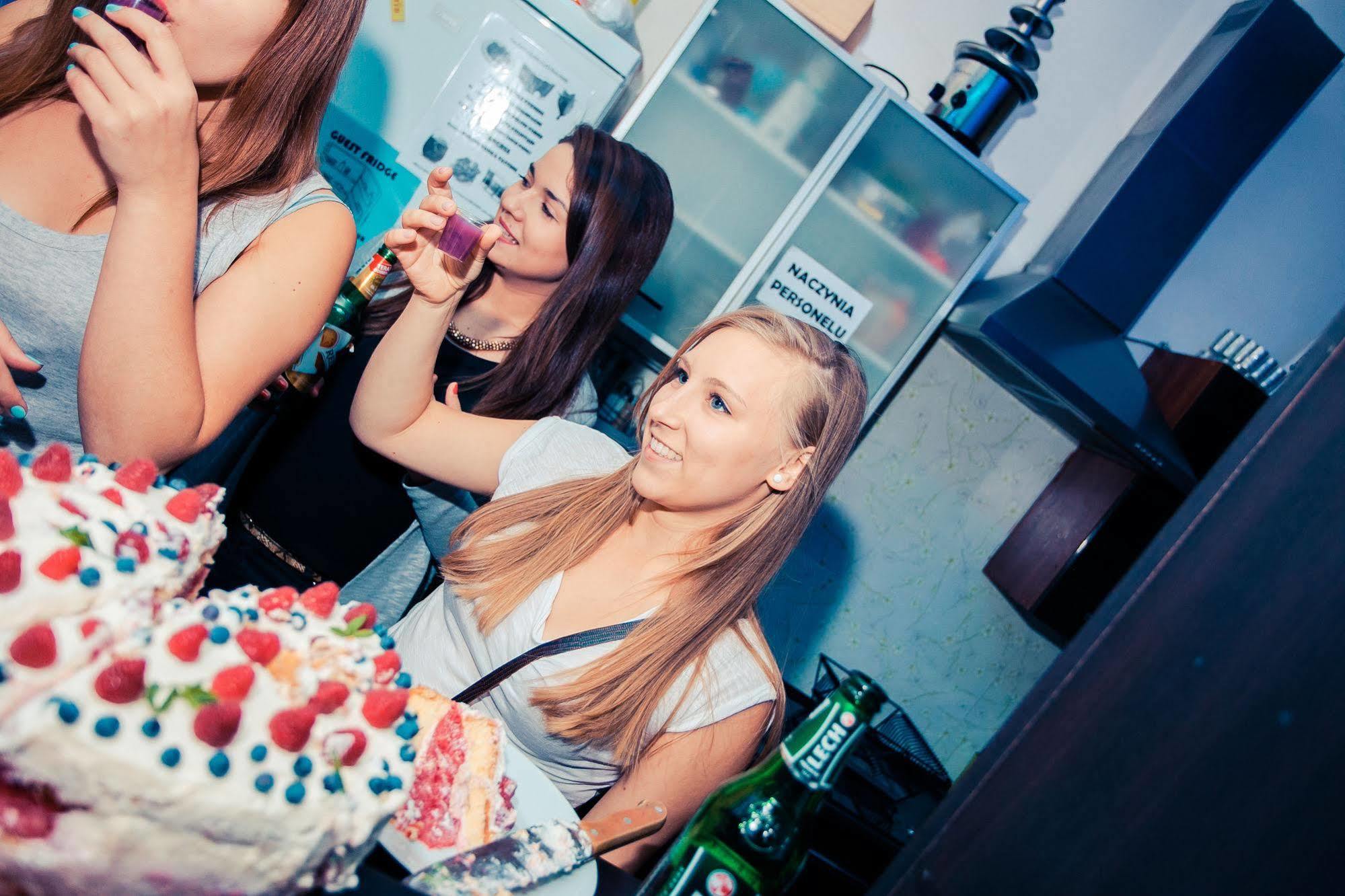 Let'S Rock Party Hostel! Age Limit From 18 Until 40! คราคูฟ ภายนอก รูปภาพ